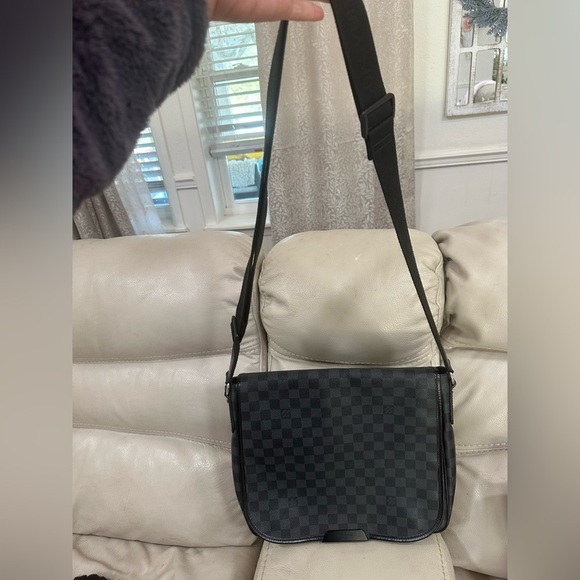 Louis Vuitton Daniel MM Messenger Bag Black Coated Canvas Authentic - Picture 8 of 11